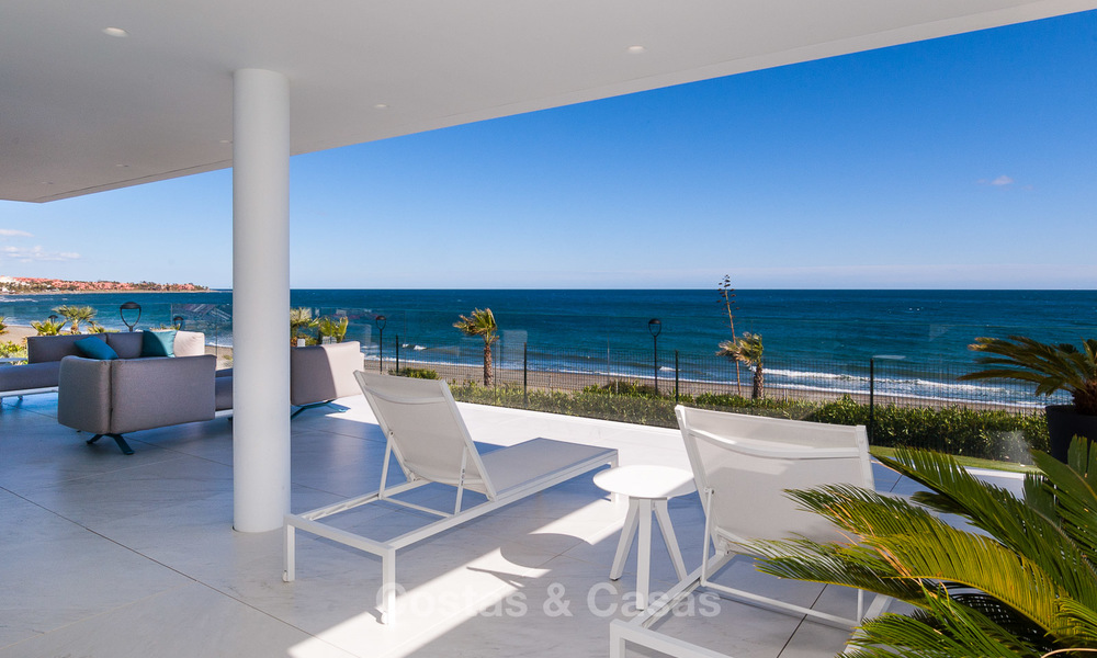 Exclusieve, Nieuwe, Moderne eerstelijns strand Appartementen te koop, Marbella - Estepona. Herverkopen beschikbaar. 3018