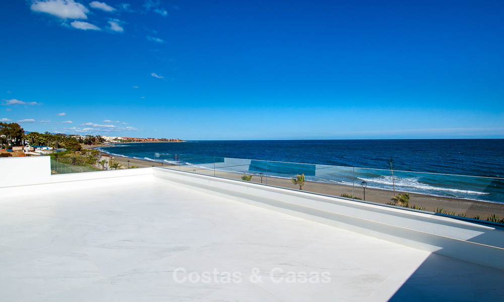 Exclusieve, Nieuwe, Moderne eerstelijns strand Appartementen te koop, Marbella - Estepona. Herverkopen beschikbaar. 3021