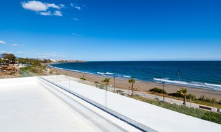Exclusieve, Nieuwe, Moderne eerstelijns strand Appartementen te koop, Marbella - Estepona. Herverkopen beschikbaar. 3022 
