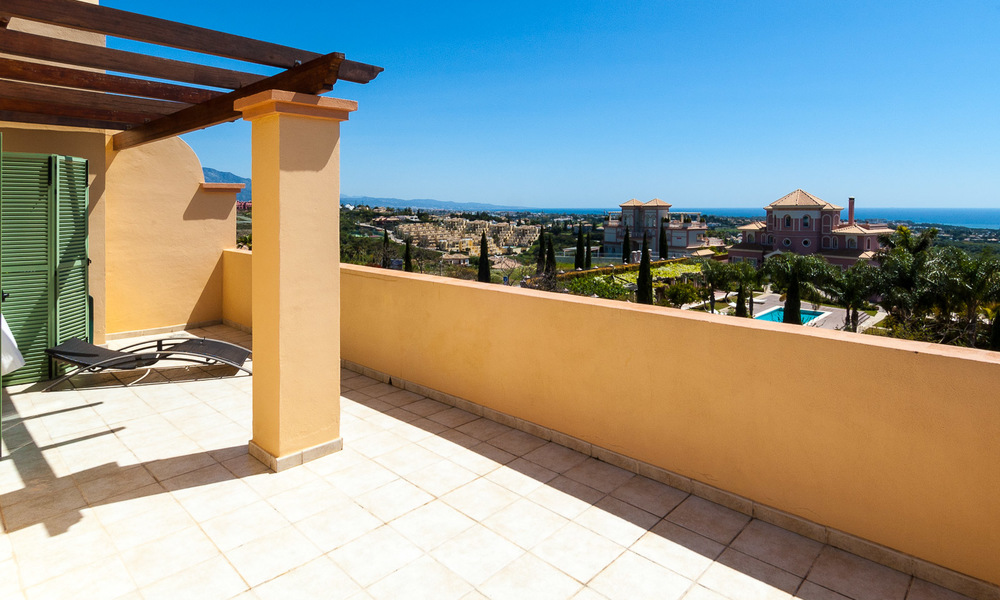 Luxe Penthouse appartement te koop in een vijfsterren golfresort op de New Golden Mile in Benahavis - Marbella 3087