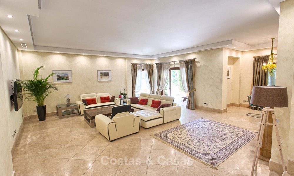 Kwaliteits Villa te koop, gebouwd in Klassieke stijl, gelegen aan de Golden Mile, Marbella. Verlaagd in prijs! 3124