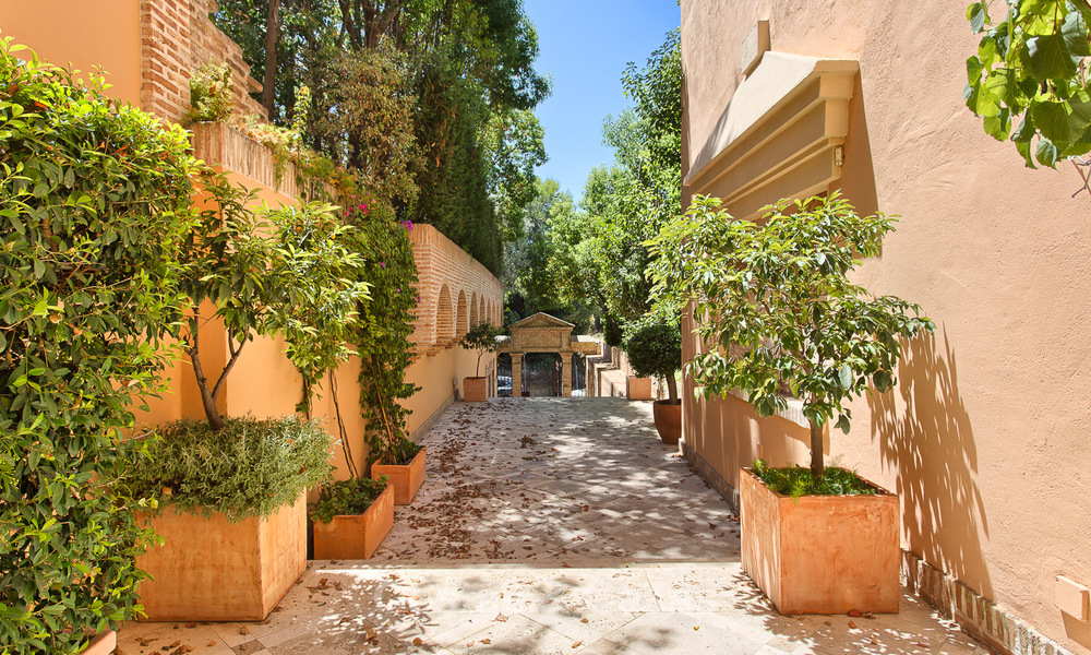Kwaliteits Villa te koop, gebouwd in Klassieke stijl, gelegen aan de Golden Mile, Marbella. Verlaagd in prijs! 3137