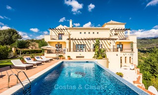 Klassieke Villa te koop met Uitzicht op Zee en de Bergen, gelegen in een Exclusieve Golf en Country Club in Benahavis, Marbella 3156 
