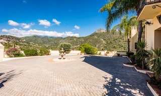 Klassieke Villa te koop met Uitzicht op Zee en de Bergen, gelegen in een Exclusieve Golf en Country Club in Benahavis, Marbella 3152 