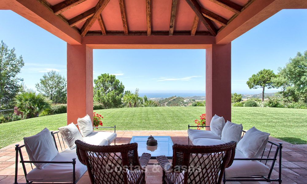 Villa in Spaanse stijl te koop Panoramisch uitzicht in een Luxueuse Beveiligde Golfresort in Benahavis - Marbella 3179