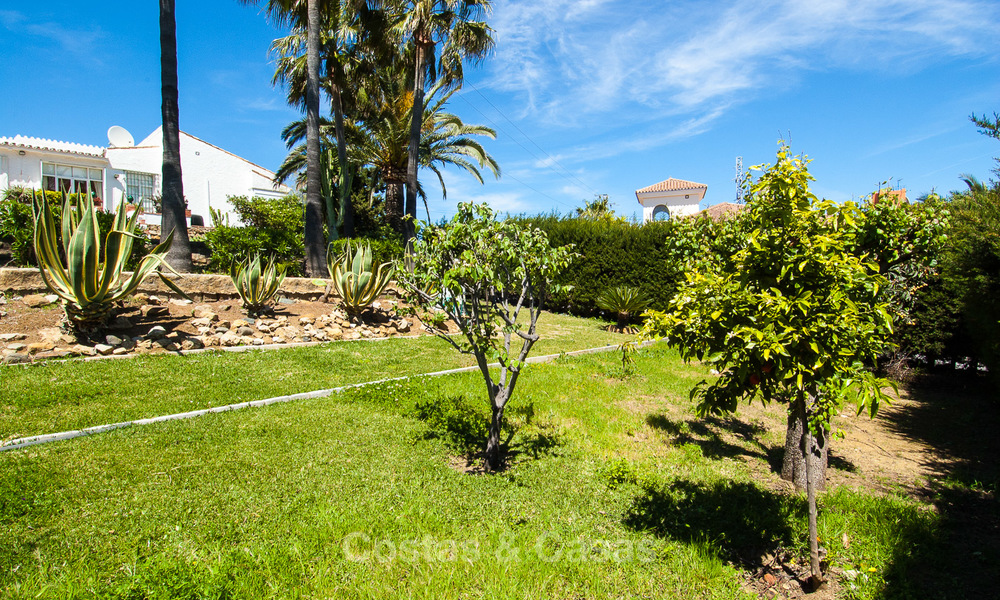 Te renoveren Villa te koop in Estepona, Costa del Sol, met prachtig zeezicht en dichtbij het strand 3192