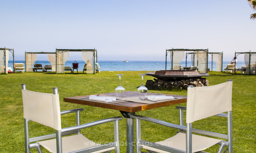 Knus, comfortabel appartement te koop in Costalita, aan de strandzijde van de New Golden Mile, tussen Marbella en Estepona 9696