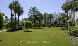 Knus, comfortabel appartement te koop in Costalita, aan de strandzijde van de New Golden Mile, tussen Marbella en Estepona 12716 