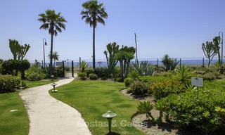 Knus, comfortabel appartement te koop in Costalita, aan de strandzijde van de New Golden Mile, tussen Marbella en Estepona 12707 