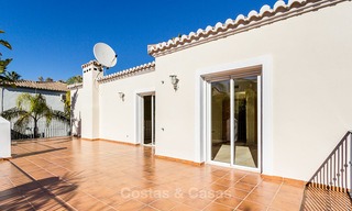 Villa te koop op loopafstand van de golfbaan en commercieel centrum in Guadalmina, Marbella 3245 