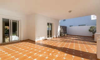 Villa te koop op loopafstand van de golfbaan en commercieel centrum in Guadalmina, Marbella 3267 