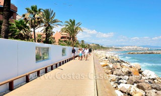 Prachtig tuinappartement te koop in een zeer begeerd, luxueus eerstelijn zee complex, in Marbella - Puerto Banus 3426 
