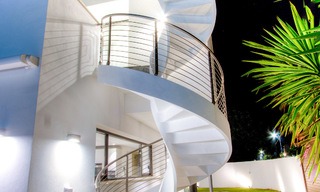 Hedendaagse villa te koop, gelegen vlakbij het Strand in Puerto Banus, Marbella. Verlaagd in prijs! 3443 
