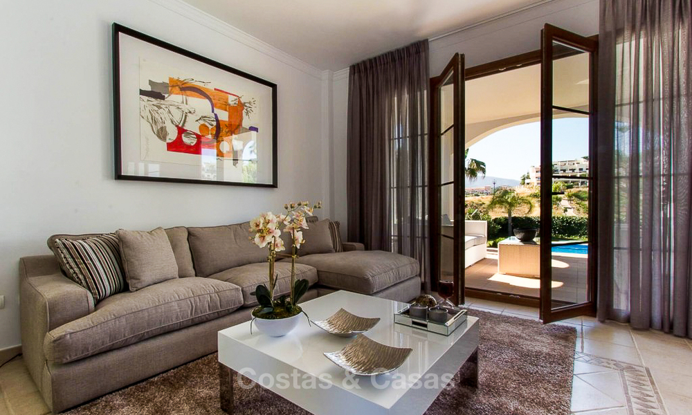 Instapklare nieuwe luxe villa te koop, eerstelijn golf in een gated golfresort, New Golden Mile, Marbella - Estepona 3498