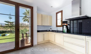 Instapklare nieuwe luxe villa te koop, eerstelijn golf in een gated golfresort, New Golden Mile, Marbella - Estepona 3505 