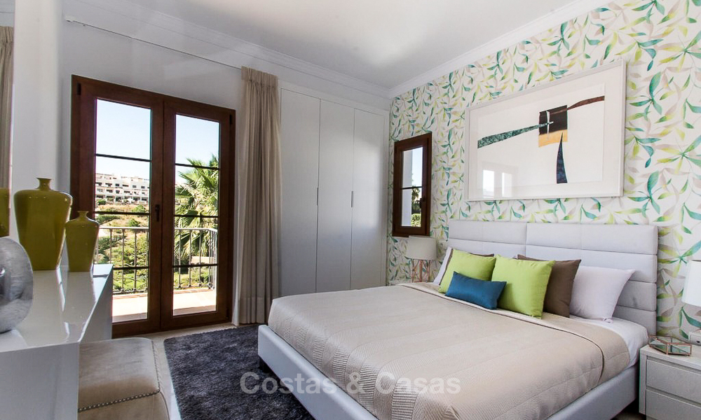 Instapklare nieuwe luxe villa te koop, eerstelijn golf in een gated golfresort, New Golden Mile, Marbella - Estepona 3516