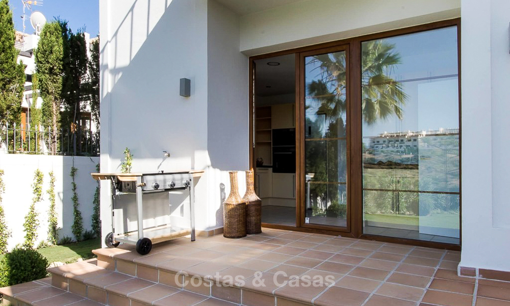 Instapklare nieuwe luxe villa te koop, eerstelijn golf in een gated golfresort, New Golden Mile, Marbella - Estepona 3534