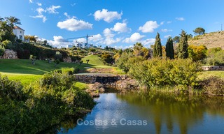 Instapklare nieuwe luxe villa te koop, eerstelijn golf in een gated golfresort, New Golden Mile, Marbella - Estepona 3545 