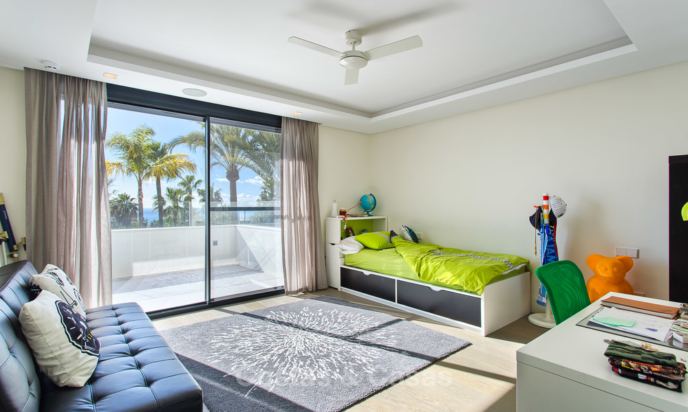 Aantrekkelijke en ruime, gerenoveerde luxe villa met prachtige zeezichten te koop, Marbella East 3614