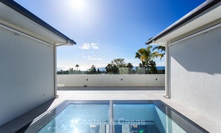 Aantrekkelijke en ruime, gerenoveerde luxe villa met prachtige zeezichten te koop, Marbella East 3570 