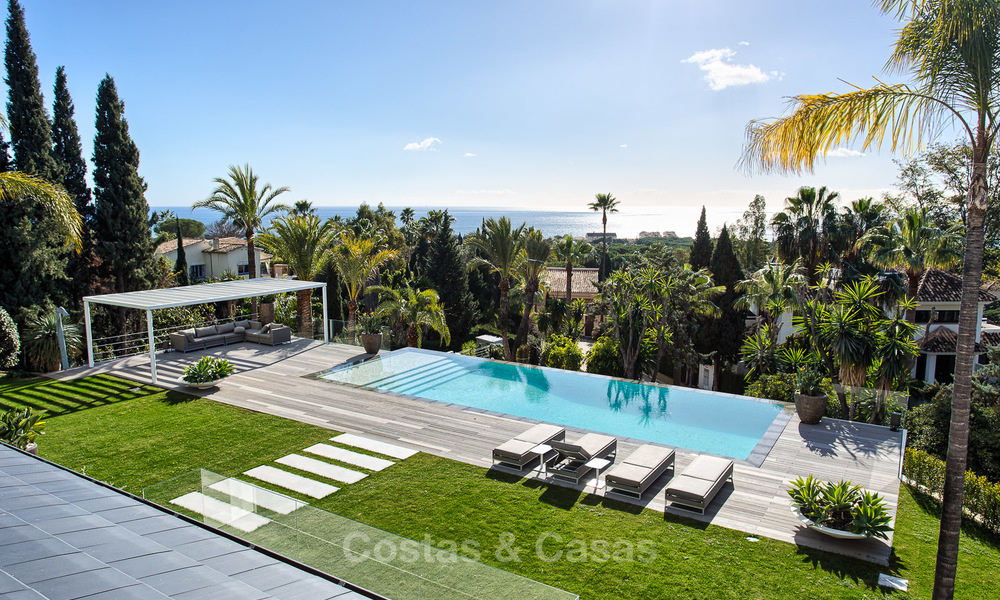 Aantrekkelijke en ruime, gerenoveerde luxe villa met prachtige zeezichten te koop, Marbella East 3573