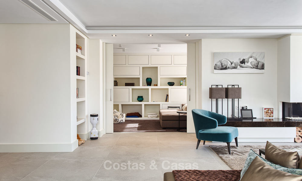 Aantrekkelijke en ruime, gerenoveerde luxe villa met prachtige zeezichten te koop, Marbella East 3582