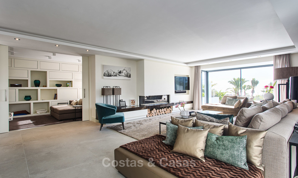 Aantrekkelijke en ruime, gerenoveerde luxe villa met prachtige zeezichten te koop, Marbella East 3583