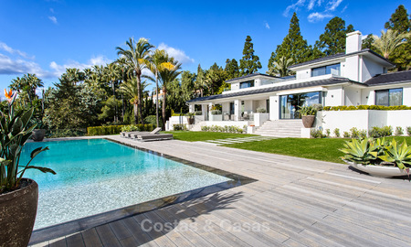 Aantrekkelijke en ruime, gerenoveerde luxe villa met prachtige zeezichten te koop, Marbella East 3601