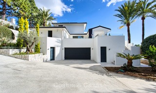 Aantrekkelijke en ruime, gerenoveerde luxe villa met prachtige zeezichten te koop, Marbella East 3609 