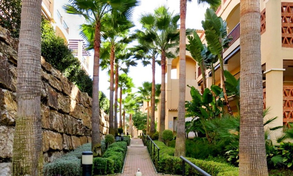 Luxe appartement te koop in een eerstelijn golf resort in Marbella - Estepona 3657