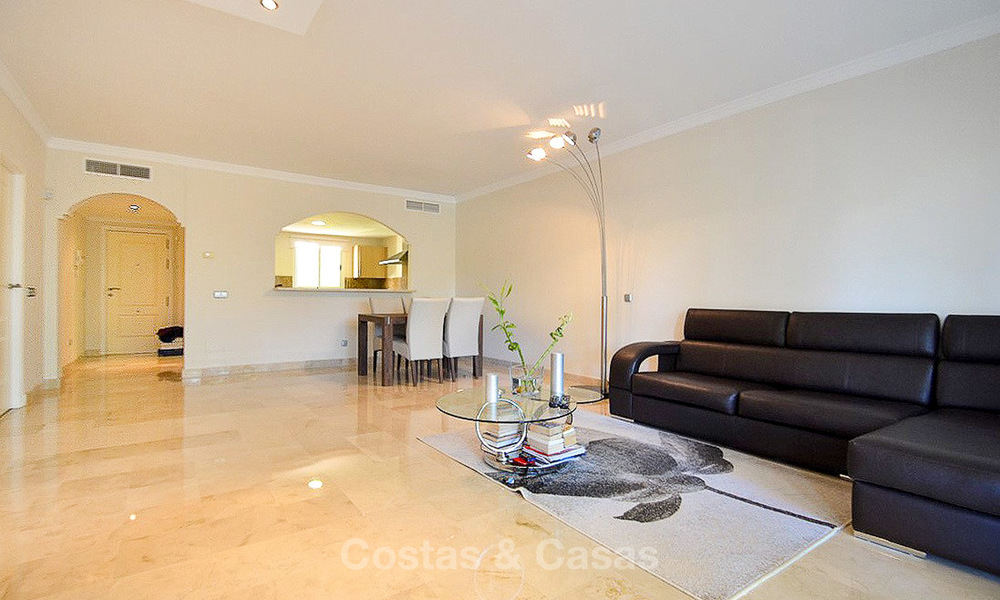 Luxe appartement te koop in een eerstelijn golf resort in Marbella - Estepona 3647