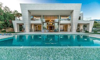 Buitengewone eigentijdse luxevilla met adembenemend zeezicht te koop in Sierra Blanca, Marbella 27026 