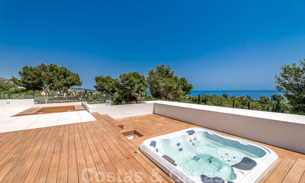 Buitengewone eigentijdse luxevilla met adembenemend zeezicht te koop in Sierra Blanca, Marbella 27033