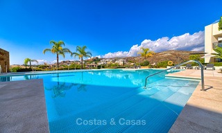 Luxe, modern, ruim appartement te koop in een 5 sterren golf resort op de New Golden Mile in Benahavis - Marbella 3696 