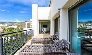 Luxe, modern, ruim appartement te koop in een 5 sterren golf resort op de New Golden Mile in Benahavis - Marbella 3666 