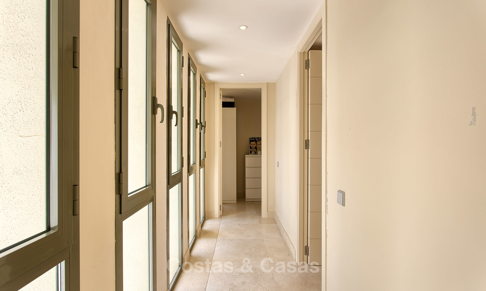 Luxe, modern, ruim appartement te koop in een 5 sterren golf resort op de New Golden Mile in Benahavis - Marbella 3669