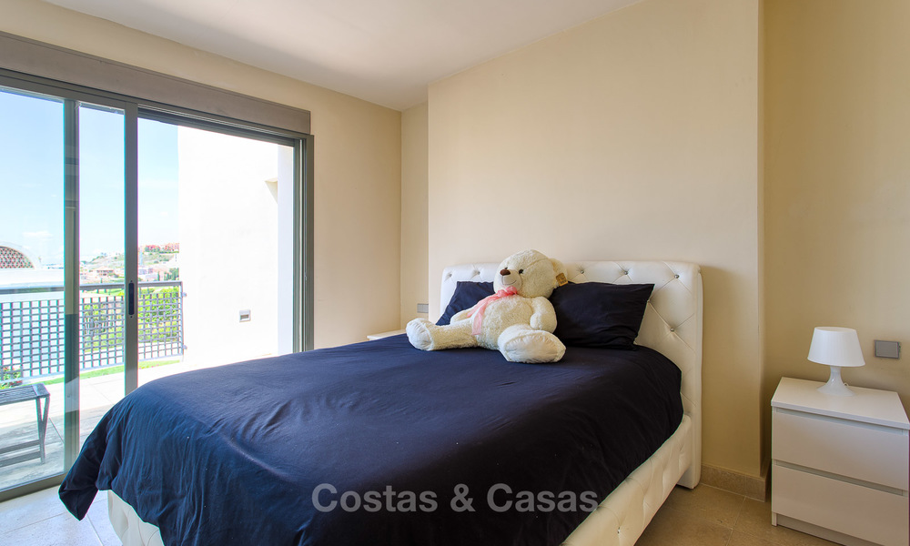 Luxe, modern, ruim appartement te koop in een 5 sterren golf resort op de New Golden Mile in Benahavis - Marbella 3671