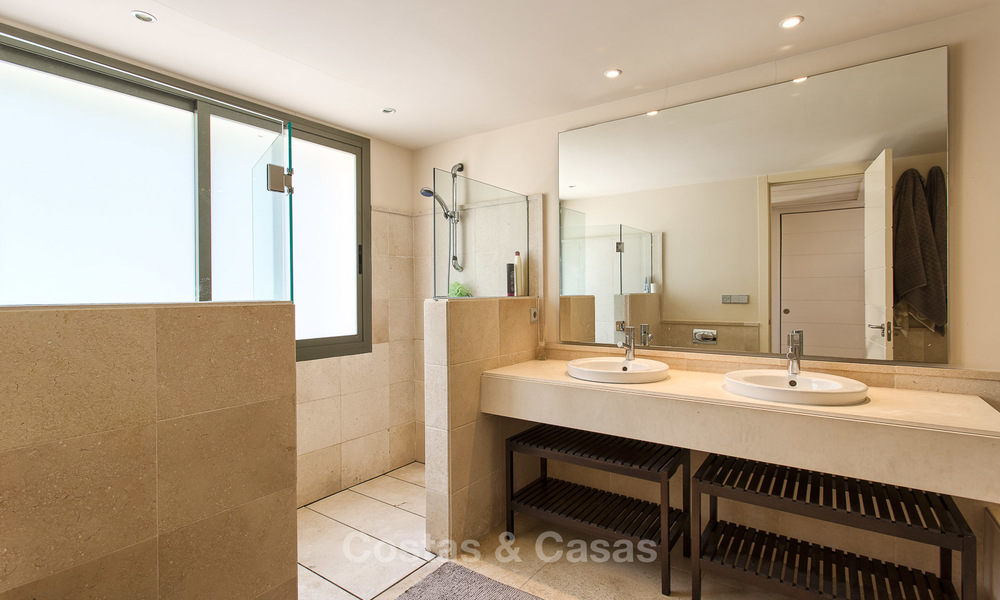 Luxe, modern, ruim appartement te koop in een 5 sterren golf resort op de New Golden Mile in Benahavis - Marbella 3683