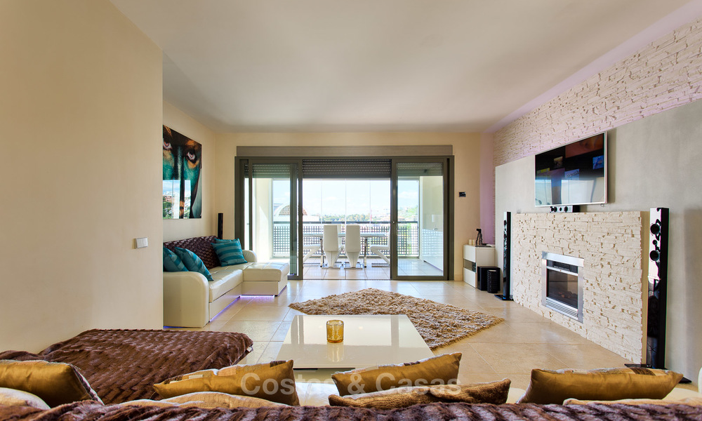 Luxe, modern, ruim appartement te koop in een 5 sterren golf resort op de New Golden Mile in Benahavis - Marbella 3685