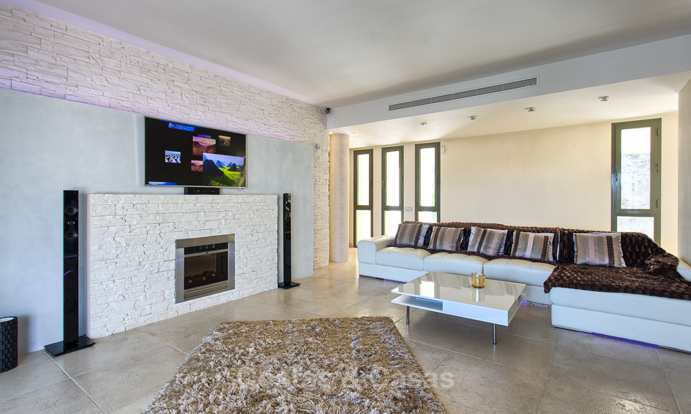 Luxe, modern, ruim appartement te koop in een 5 sterren golf resort op de New Golden Mile in Benahavis - Marbella 3688