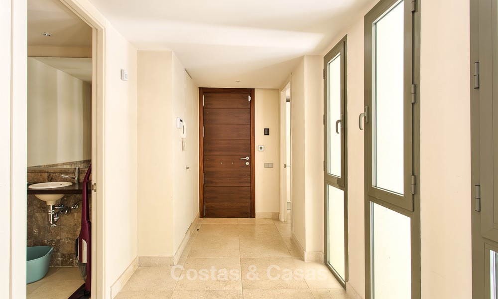 Luxe, modern, ruim appartement te koop in een 5 sterren golf resort op de New Golden Mile in Benahavis - Marbella 3690