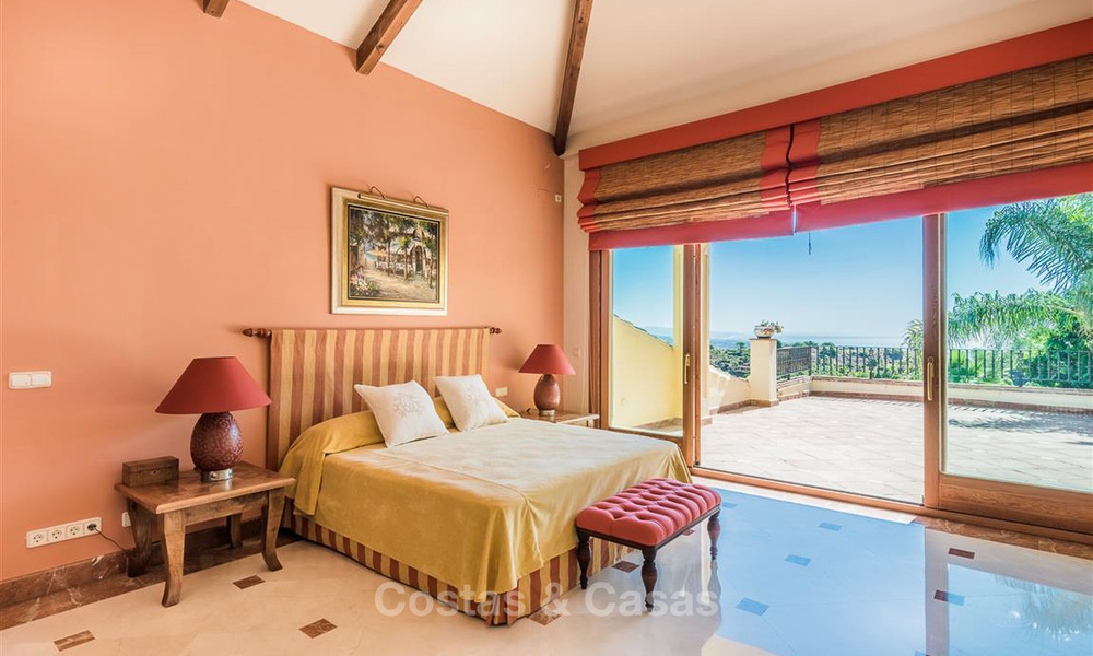 Charmante en ruime villa in Andalusische stijl te koop in El Madronal, Benahavis - Marbella 3758