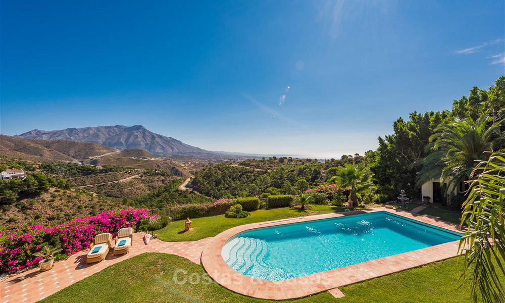 Charmante en ruime villa in Andalusische stijl te koop in El Madronal, Benahavis - Marbella 3768