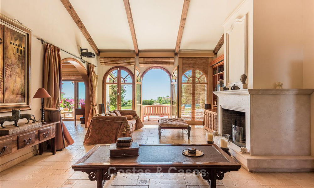 Charmante en ruime villa in Andalusische stijl te koop in El Madronal, Benahavis - Marbella 3771