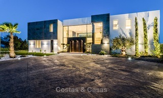 Luxe nieuwbouw villa in moderne, eigentijdse stijl te koop in El Madroñal, Benahavis - Marbella 3867 