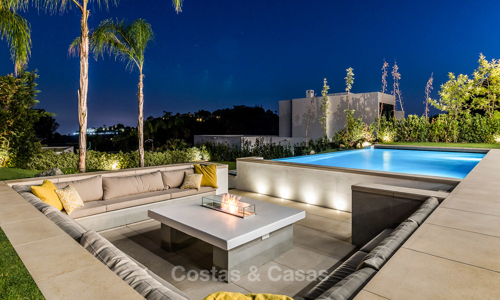 Luxe nieuwbouw villa in moderne, eigentijdse stijl te koop in El Madroñal, Benahavis - Marbella 3868