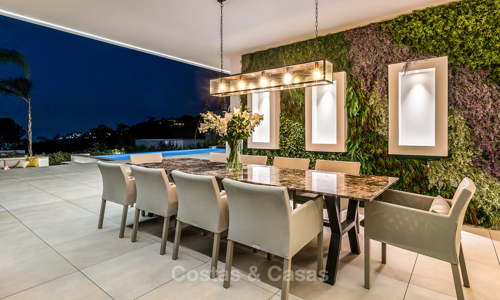 Luxe nieuwbouw villa in moderne, eigentijdse stijl te koop in El Madroñal, Benahavis - Marbella 3878
