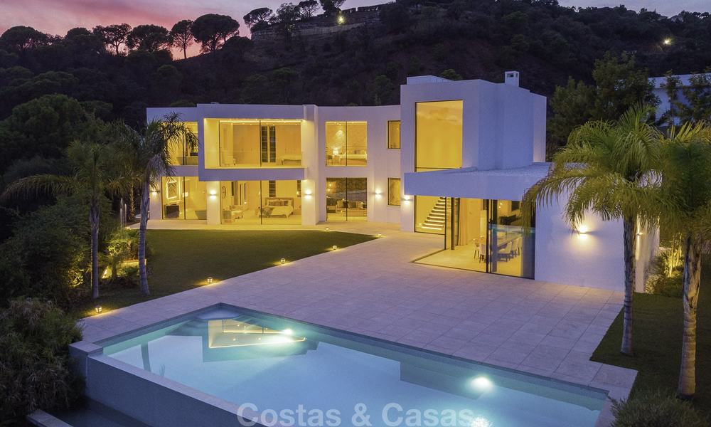 Elegant-eigentijdse moderne nieuwbouw villa te koop in El Madroñal, Benahavis - Marbella 17165