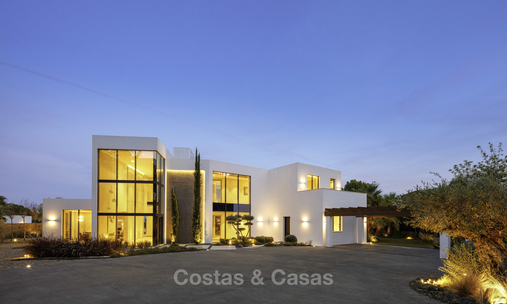 Elegant-eigentijdse moderne nieuwbouw villa te koop in El Madroñal, Benahavis - Marbella 17169