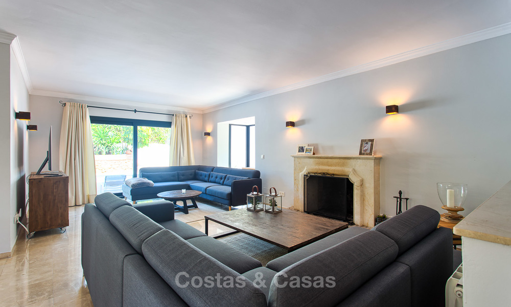 Recent gerenoveerde luxe villa te koop aan de strandzijde in Los Monteros, Oost Marbella 4033